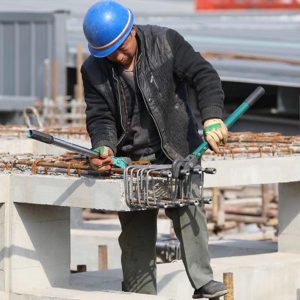 Construction steps of double screw socket joint in PC structure